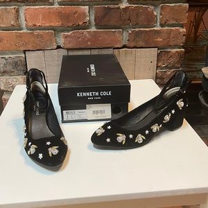 Kenneth Cole black dressy velvet shoes with bees!